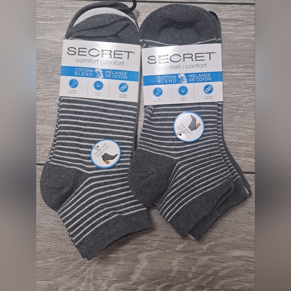 6 Pairs Of Secret Comfort Cotton Blend Women's Gray & White Quarter Socks